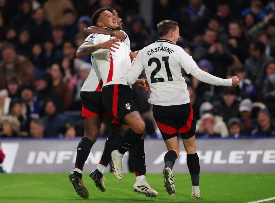 [中超]李新翔左路突破内切 禁区内打门折射入网