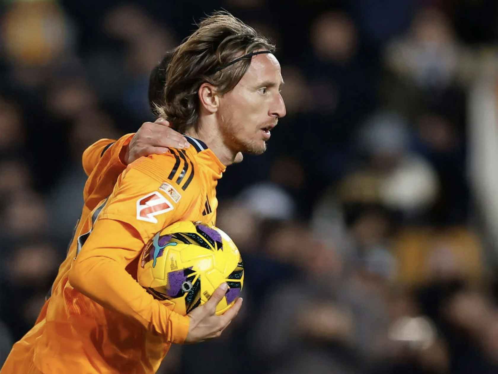 真是个天大的好消息😍👏🏻 来源：REAL MADRID FANS🚨 迪恩·胡伊森随队合练。